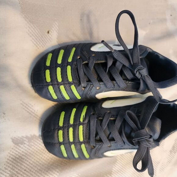 NEW Boys’ Cleats – Size 12 (Toddler) – Gray & Neon Green – Dream Pairs - Picture 3 of 7